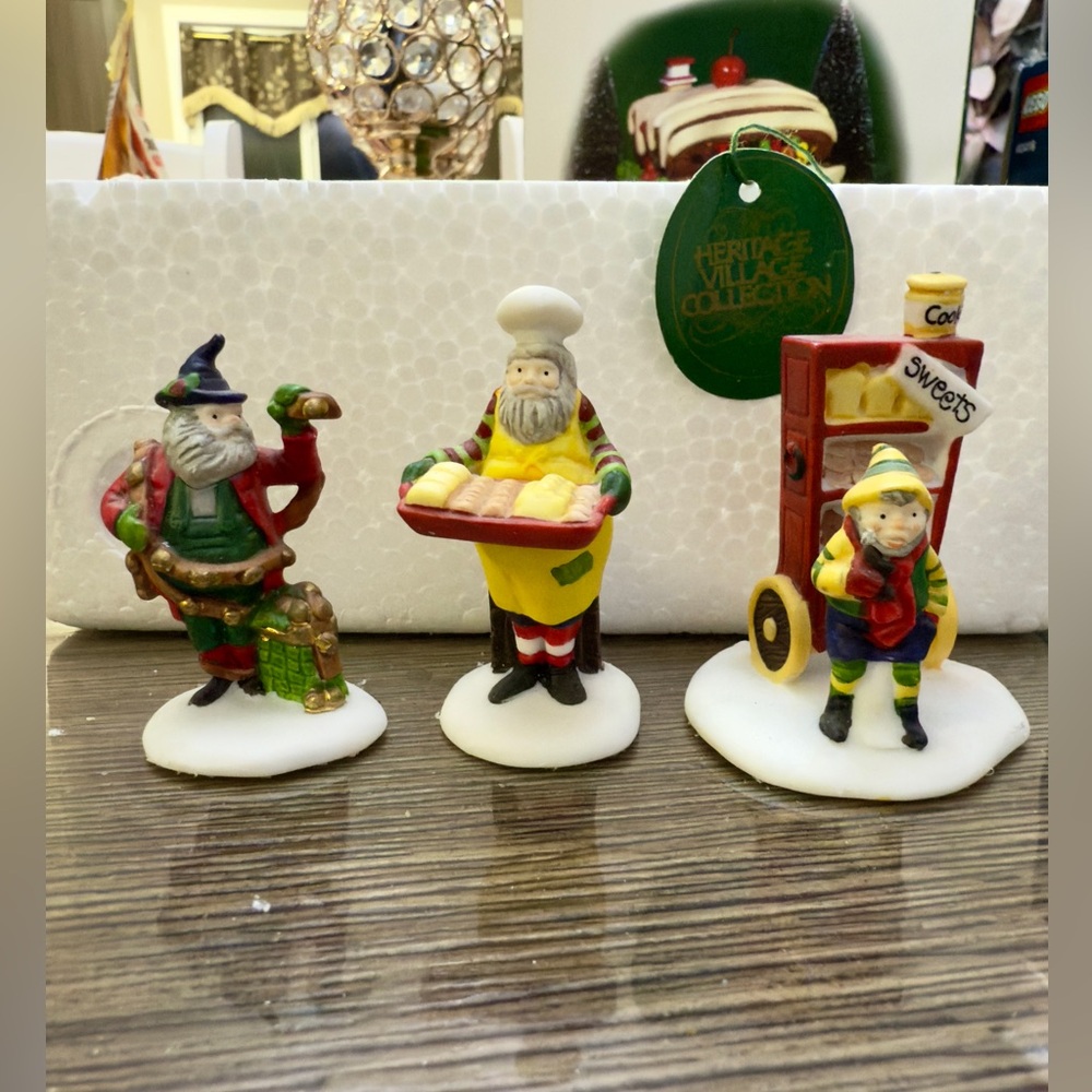 Department 56 Baker Elves